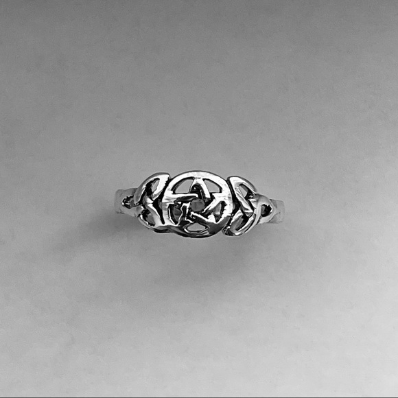 Sterling silver Celtic Triquetra w/ pentagram ring, pentagram ring, Celtic ring - Picture 7 of 9